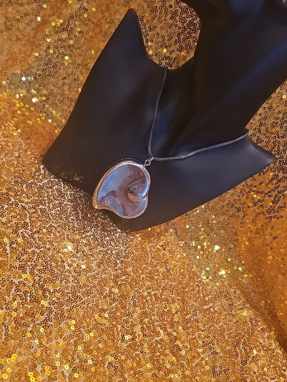 Heart Shaped Necklace Mirror - Picture 3 of 5